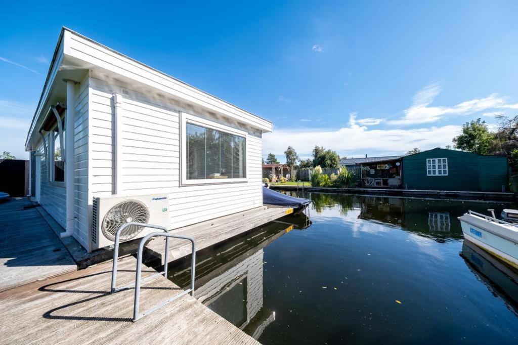 New- Private Cosy Houseboat, On A Lake Near Amsterdam Vinkeveen Exterior photo