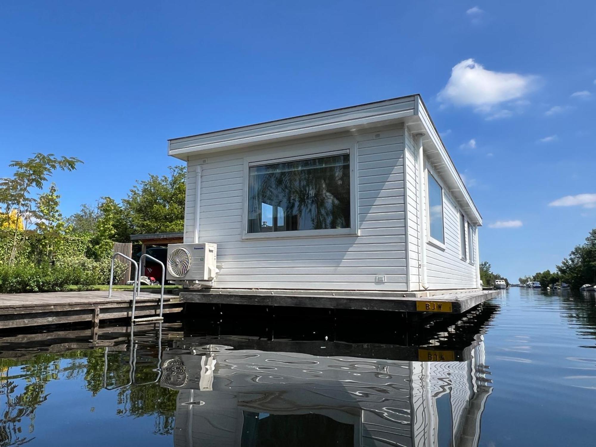 New- Private Cosy Houseboat, On A Lake Near Amsterdam Vinkeveen Exterior photo